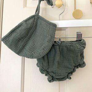 Rylee and Cru bonnet & bloomer in rainforest